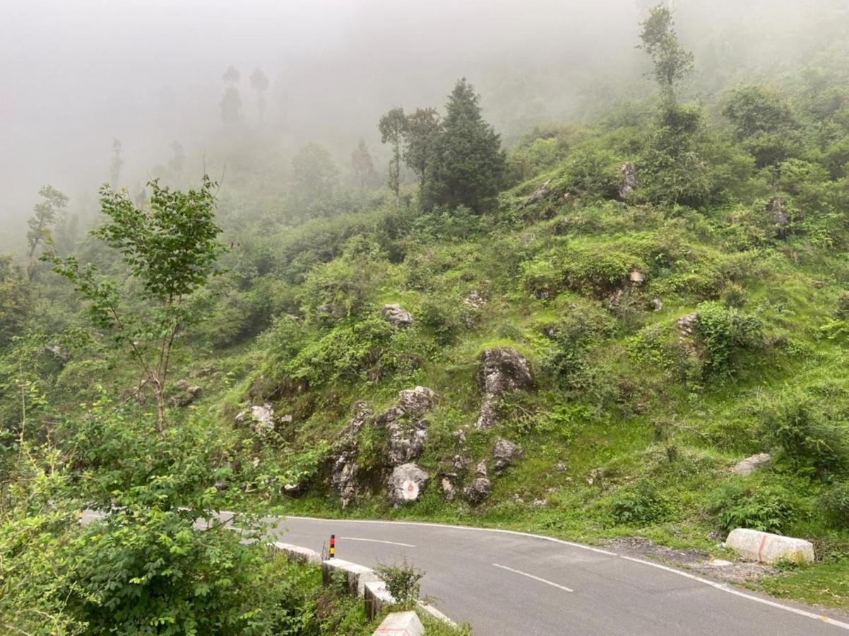 Icebergs Mussoorie - A Boutique Stay And 24 Hrs Roof Top Cafe 외부 사진