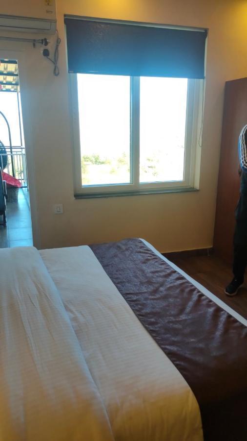 Icebergs Mussoorie - A Boutique Stay And 24 Hrs Roof Top Cafe 외부 사진