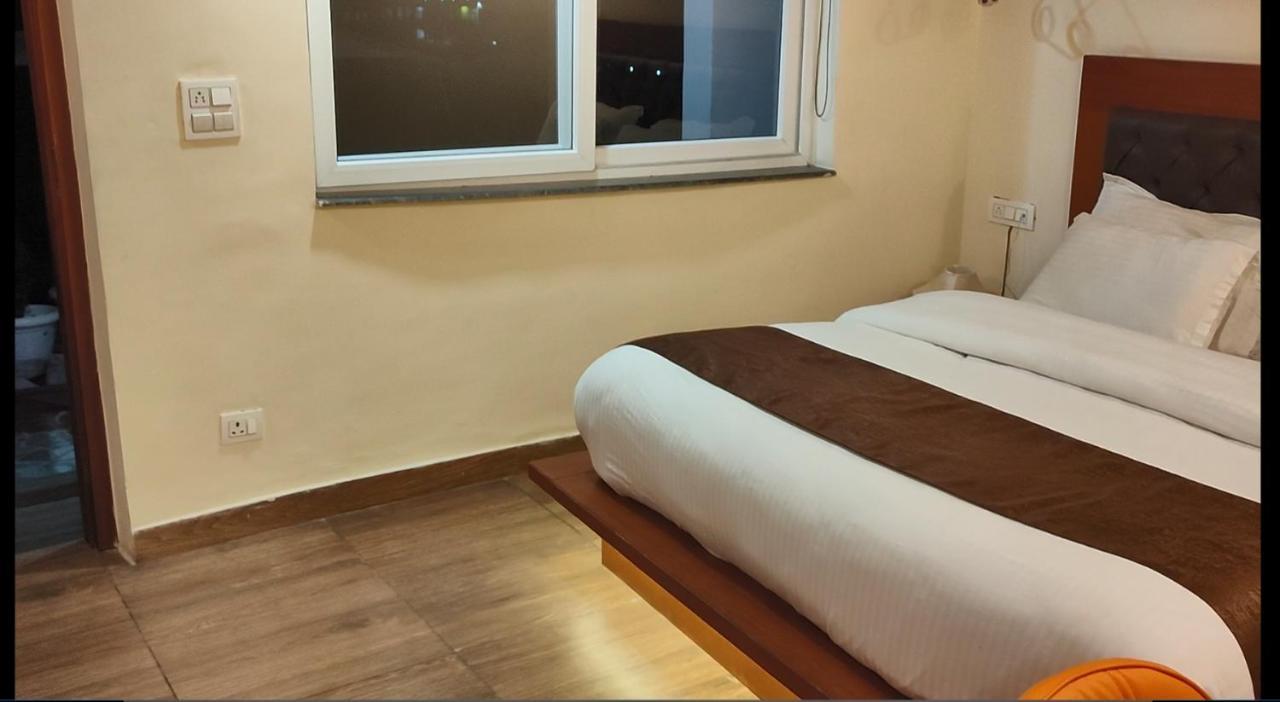 Icebergs Mussoorie - A Boutique Stay And 24 Hrs Roof Top Cafe 외부 사진