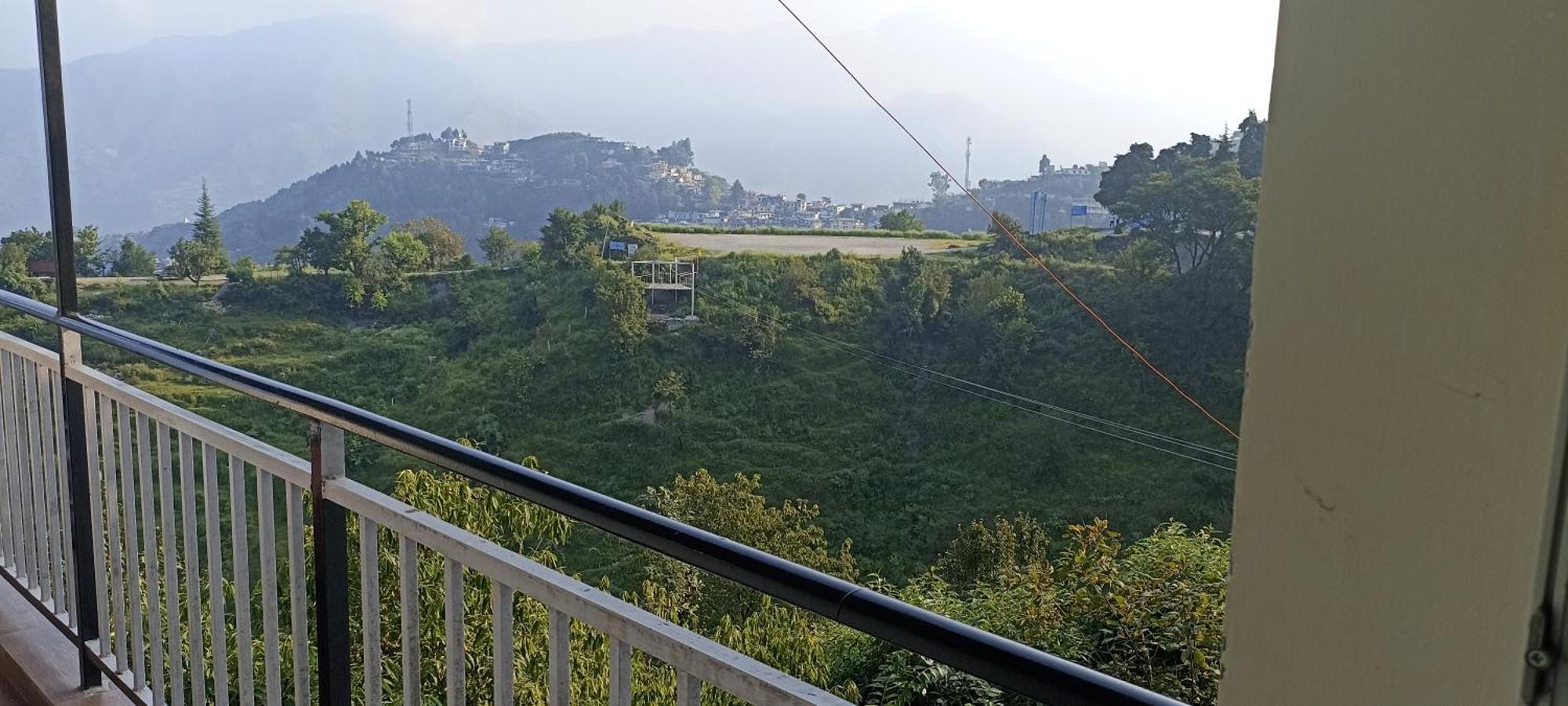 Icebergs Mussoorie - A Boutique Stay And 24 Hrs Roof Top Cafe 외부 사진