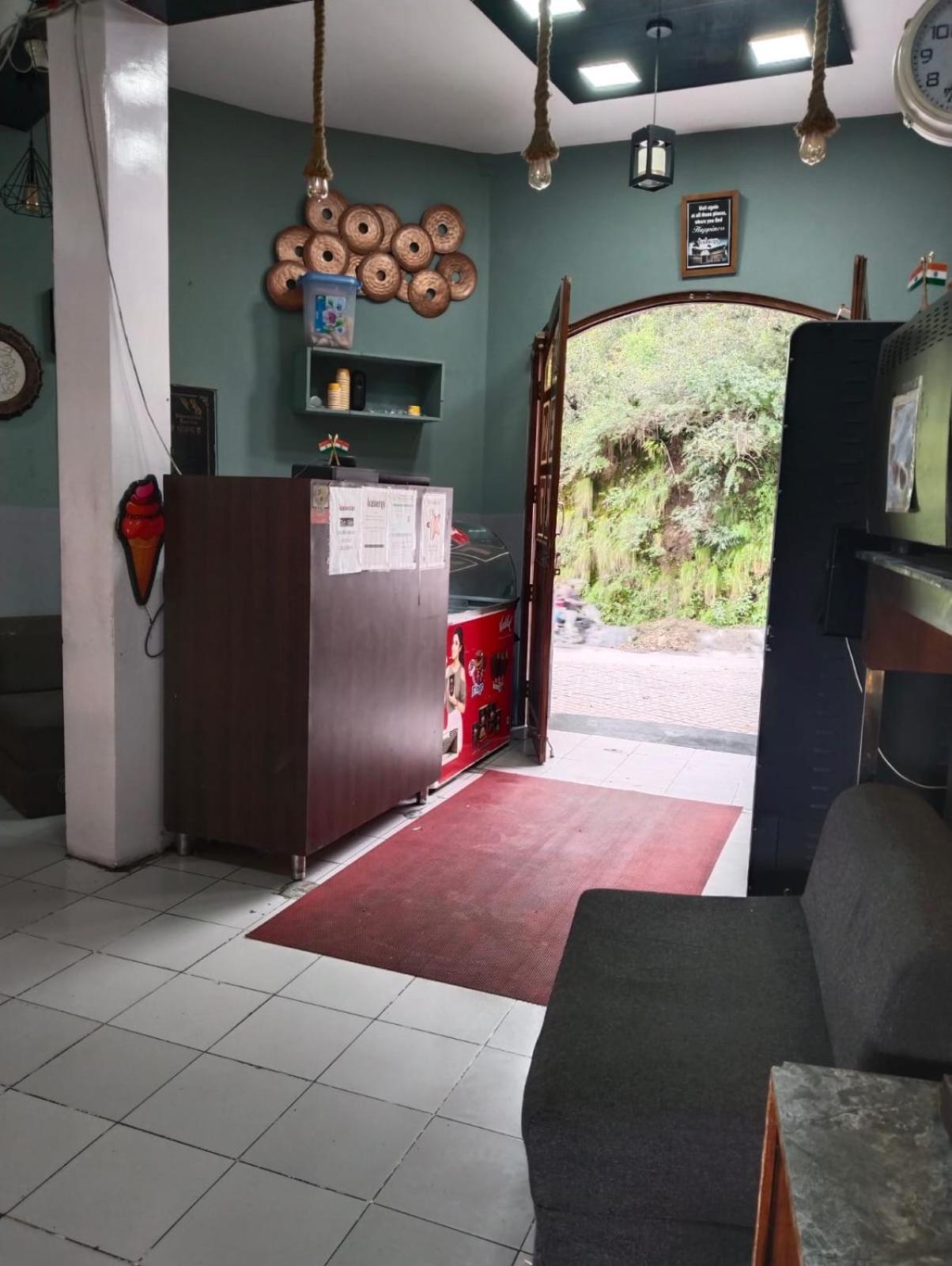 Icebergs Mussoorie - A Boutique Stay And 24 Hrs Roof Top Cafe 외부 사진