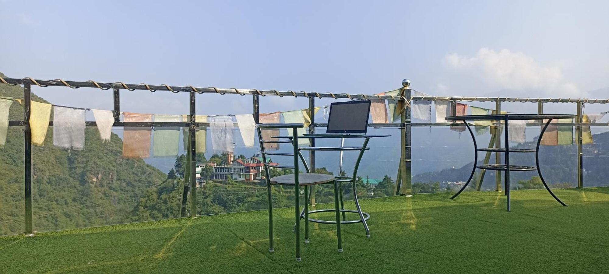 Icebergs Mussoorie - A Boutique Stay And 24 Hrs Roof Top Cafe 외부 사진