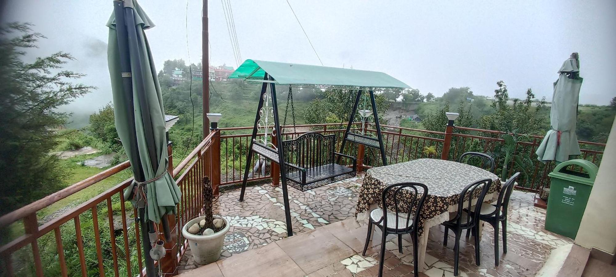 Icebergs Mussoorie - A Boutique Stay And 24 Hrs Roof Top Cafe 외부 사진