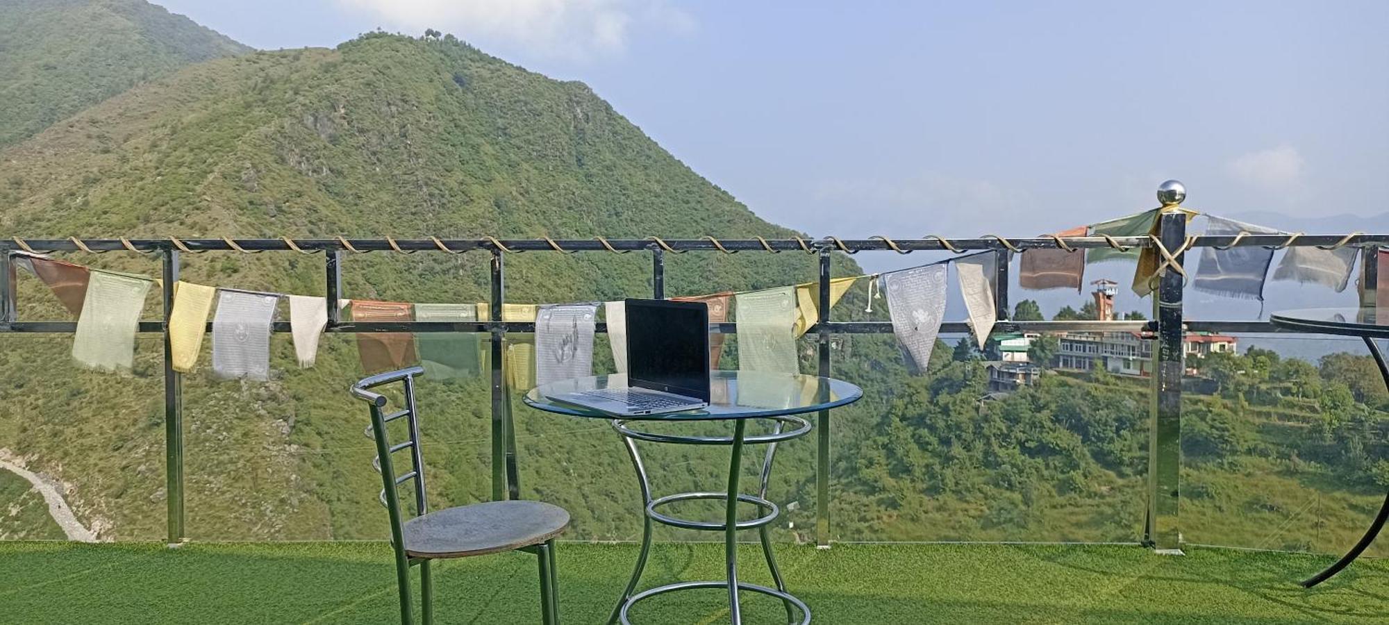 Icebergs Mussoorie - A Boutique Stay And 24 Hrs Roof Top Cafe 외부 사진